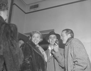 Primary view of object titled '[Doris Day, Bob Hope, and unnamed man]'.