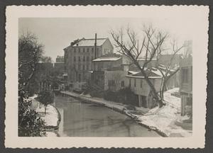 Primary view of object titled '[San Antonio River Walk covered in snow]'.