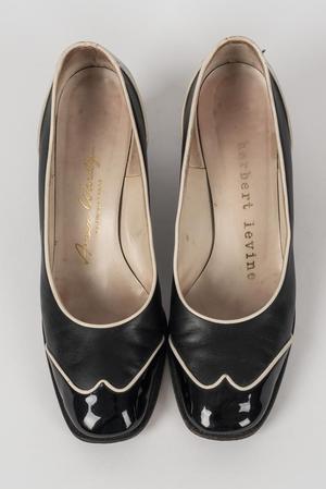 Primary view of object titled 'Leather pumps'.