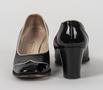 Thumbnail image of item number 4 in: 'Leather pumps'.