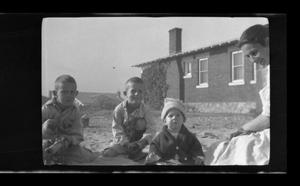 Primary view of object titled '[The Williams family in El Paso]'.