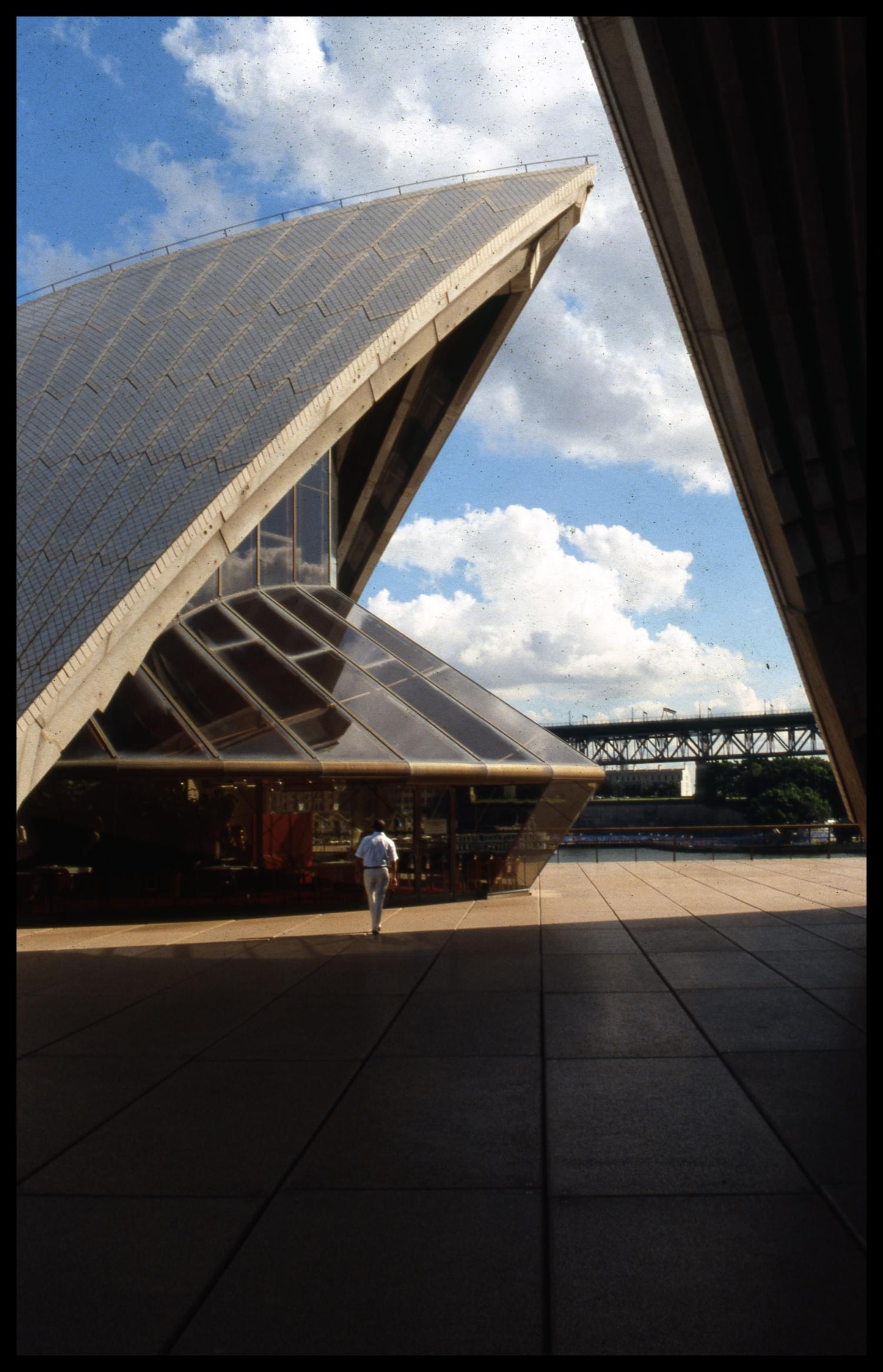 [Sydney Opera House]
                                                
                                                    [Sequence #]: 1 of 1
                                                