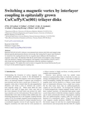 Switching a magnetic vortex by interlayer coupling in epitaxially grown Co/Cu/Py/Cu(001) trilayer disks