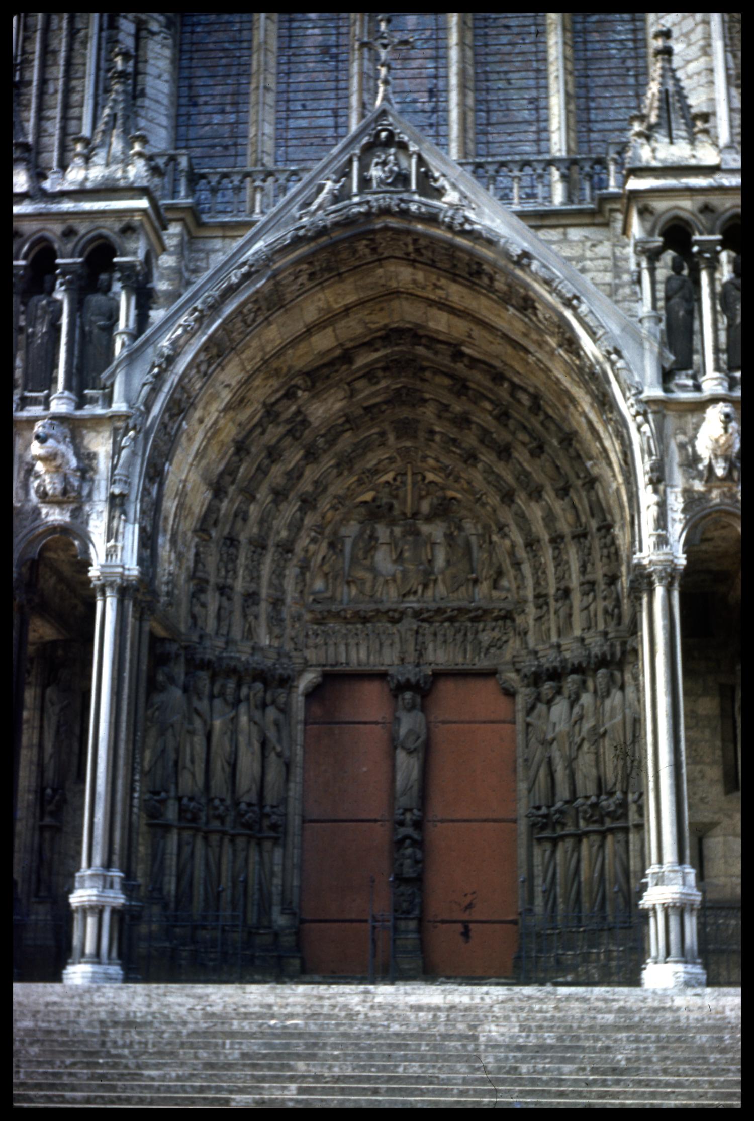 chartres cathedral virtual tour