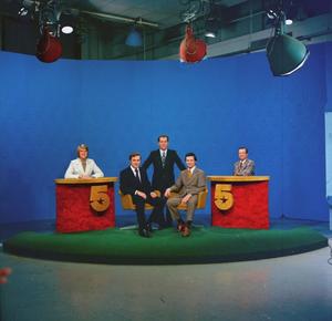 [News anchor team in 1974]