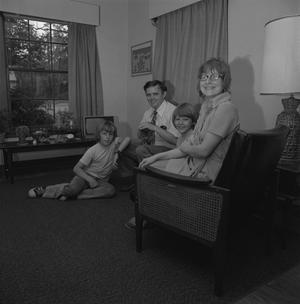 Primary view of object titled '[Mr. and Mrs. Coomes and their children, 5]'.