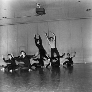[Dancers sitting and dancers jumping, 3]
