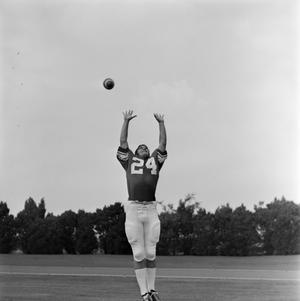 [Football player #24 from the 1971 season]