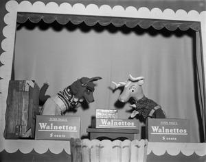 [Puppet show advertisement for "Walnettos" candy]