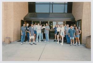 [Photograph of TAMS students front of Willis library]