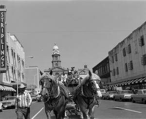 [Country Gold wagon in front of the Tarrant County Courthouse, 4]