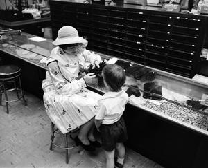 [A women and a child at a store, 3]