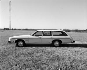 [Photograph of Oldsmobile Vista Cruiser, 4]