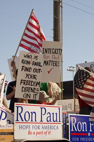 [Ron Paul supporters in Homecoming Parade, 2007]
