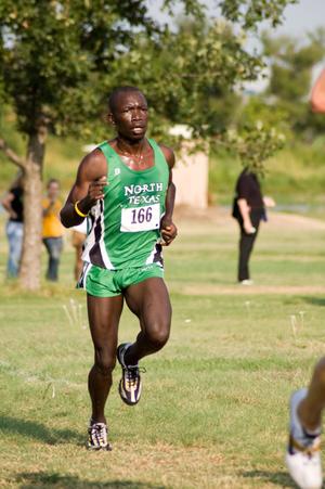 [Frank Ngeno running on Denton course]
