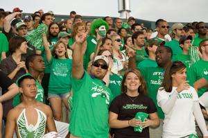 [Students in crowd at UNT vs. Navy game, 2007]