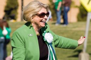 [Gretchen Bataille waving during UNT Homecoming parade, 2007]