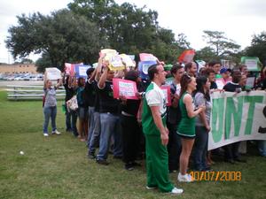 [People gathered with a UNT SERVES sign 4]