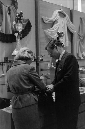 [Nelson A. Rockefeller shopping with a woman, 2]
