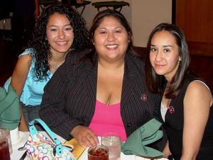 [Three women at 2005 Celebración 2]