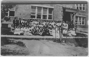 [A large group of people in front of a building]