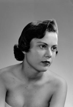 [Woman posing in a strapless top, 4]