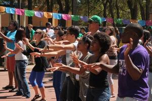 [Students dancing at 2013 Carnaval 5]