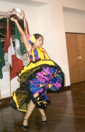 [Flamenco dancer spinning at 2006 award ceremony]