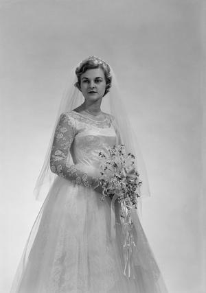 [Portrait of Jane Williams in a wedding dress, holding a bouquet, standing, 5]