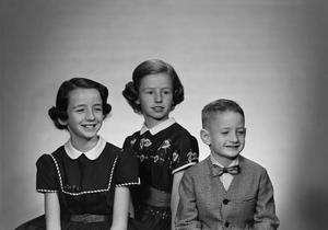 [Portrait of siblings Nancy, Ruth, and Robert Compere, 2]