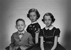 [Portrait of siblings Robert, Ruth, and Nancy Compere, 3]