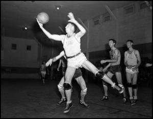 [Basketball - Men - Game #8 - 1942]