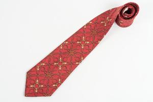 Rope and buckle-patterned necktie
