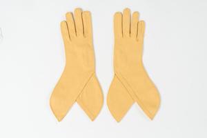 Tulip-shaped gloves