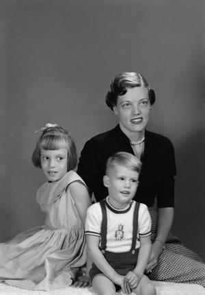 [Evelyn Leguerrier Vinson with her two children, 4]