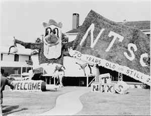 [1960 Homecoming decorations]