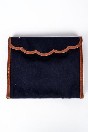 Envelope-style clutch