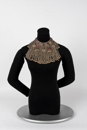 Collar-style necklace