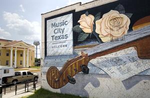 [Harmonious Welcome: The Serenade of Music City Texas Mural in Linden, TX]