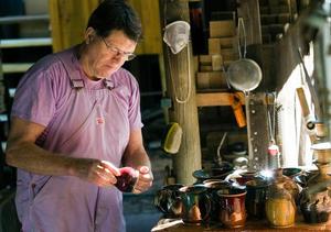 [Artistry Unveiled: Master Potter Doug Brown at Potters Brown Store]