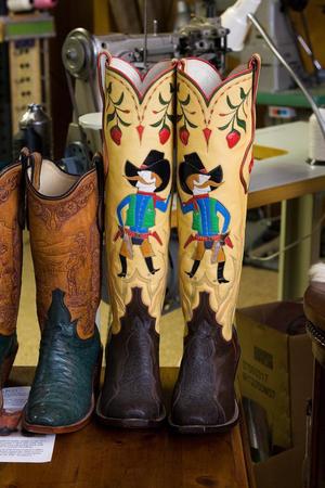 [Embroidered Elegance: Admiring Carl Chappell's Artistic Cowboy Boots]