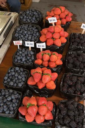 [Berry Bliss: A Taste of Nature's Bounty at the Market]
