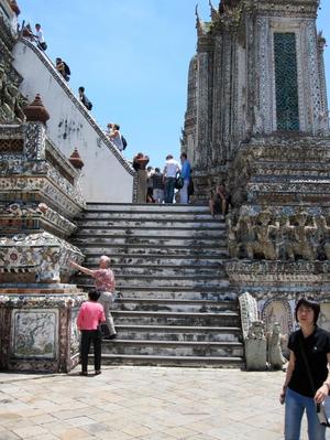 [Tourists at Wat Arun]