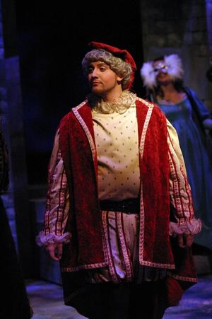 [Stephen Cunningham plays Comte Pâris in "Roméo et Juliette," 1]