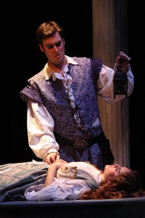 [Kimberly Dowda and Kevin Rybowicz perform in "Roméo et Juliette," 13]