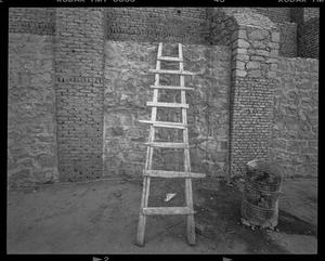 [Egypt Edfu Ladder, 2001]