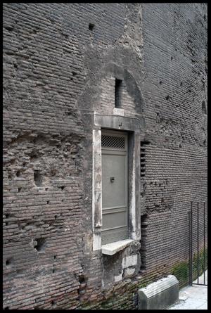 [Rome Wall with Door N·XVIIII, 2009]