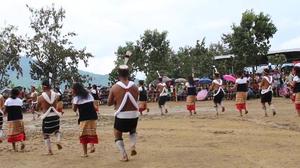 Performance of the dance of Phai people