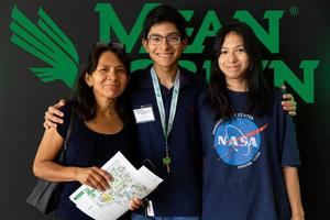 [Dwayne Lopez and Family at the University of North Texas Student Orientation 8]