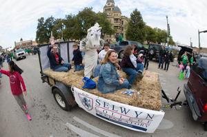 [UNT homecoming parade float 4]